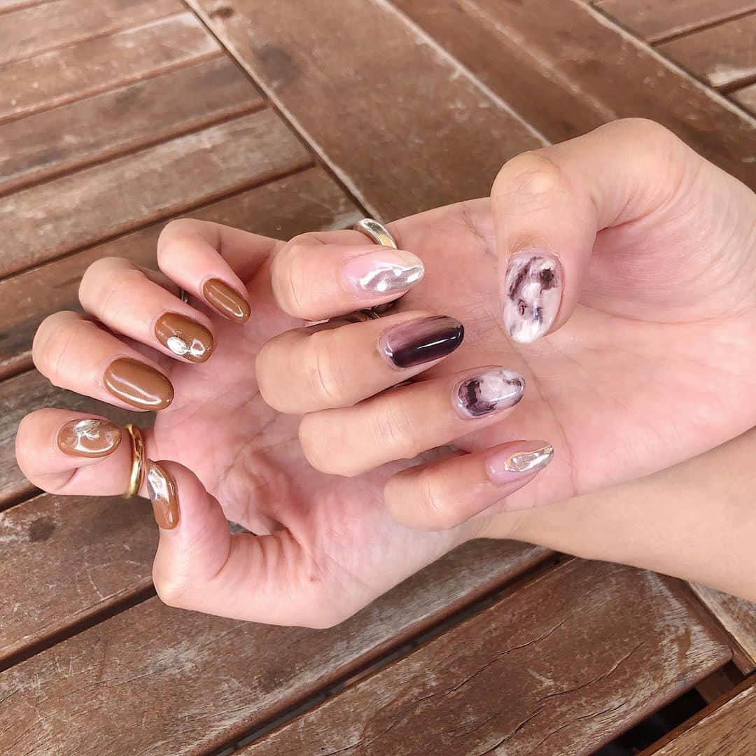 えりんこさんのインスタグラム写真 - (えりんこInstagram)「new nail #erincoネイル ・ ・ ・ #ジェルネイル#ネイルデザイン#秋ネイル #ニュアンスネイル#水銀ネイル #ミラーネイル」10月23日 17時06分 - erinco_____