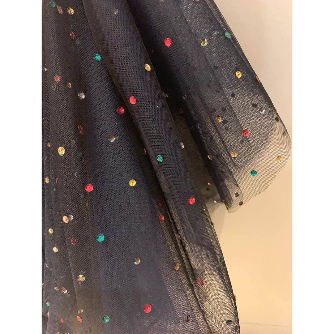 丸山敬太さんのインスタグラム写真 - (丸山敬太Instagram)「. —NEWS— . 〈KEITA MARUYAMA HANKYU UMEDA  POP UP〉 “Dark night fantasia”  10/23（水）から１週間、 阪急うめだ本店 3F D.EDITにて ケイタマルヤマ 2019-20  秋冬コレクション“Dark night fantasia” のポップアップストアを開催いたします。 . . ミステリアスでロマンティックなプリントやハンドクラフトの数々をご紹介いたします。 また今回はブランド初期の貴重なアーカイブのコレクションなど 今は手に入ることの出来ない限定アイテムをご紹介いたします。 . 是非この機会に阪急梅田KEITA MARUYAMAにお越し下さいませ。 . . . 【KEITA MARUYAMA  阪急うめだ本店POPUP】 KEITA MARUYAMA  2019-20 Autumn & Winter COLLECTION “Dark night fantasia”  DAY: 10/23(wed)〜10/29(tue) PLACE: 阪急うめだ本店 3F D.EDIT . . . 例年ご好評頂いてるTwinkle Skirt 。 丸山邸にてご予約受付中です。 また、Chat noirシリーズも丸山邸、オンラインストアにてご予約受付中です。 サイズによってお店でお取り扱いあるものもございます。 お気軽にお問い合わせくださいませ。 . . ー丸山邸ー 営業時間 12:00〜20:00 （毎週月曜日定休・祝日営業） 東京都港区南青山4-25-10 TEL 03-3406-1935 . . ーKEITA MARUYAMA 阪急うめだ本店ー 日〜木曜日 10:00〜20:00 金・土曜日 10:00〜21:00 大阪府大阪市北区角田町8-7-3F TEL 06-6313-0605 . . ［KEITA MARUYAMA OFFICIAL WEB STORE］ http://store-keitamaruyama.com/pc/ . . #阪急うめだサスティナブル #POPUP #アーカイブ #Darknightfantasia #twinkleスカート #Chatnoir #Blacknight #スパンコール #キラキラ #チュール #cat #ブラックナイト #スカート #ネコ #cat #ご予約受付中  #maisondemaruyama #丸山邸 #うめだ阪急 #ケイタマルヤマ #keitamaruyama #オンラインストア」10月23日 17時07分 - keitamaruyama_official