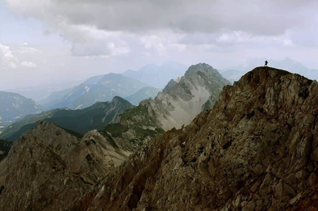 National Geographic Travelさんのインスタグラム写真 - (National Geographic TravelInstagram)「Photo by @mathiassvold | The Julian Alps form a natural border between Slovenia and Italy. The mountain range is named after Julius Caesar, and the dramatic landscape is a hiker’s paradise. Follow me @mathiassvold for more stories and nature images. #julianalps #slovenia」10月23日 17時09分 - natgeotravel