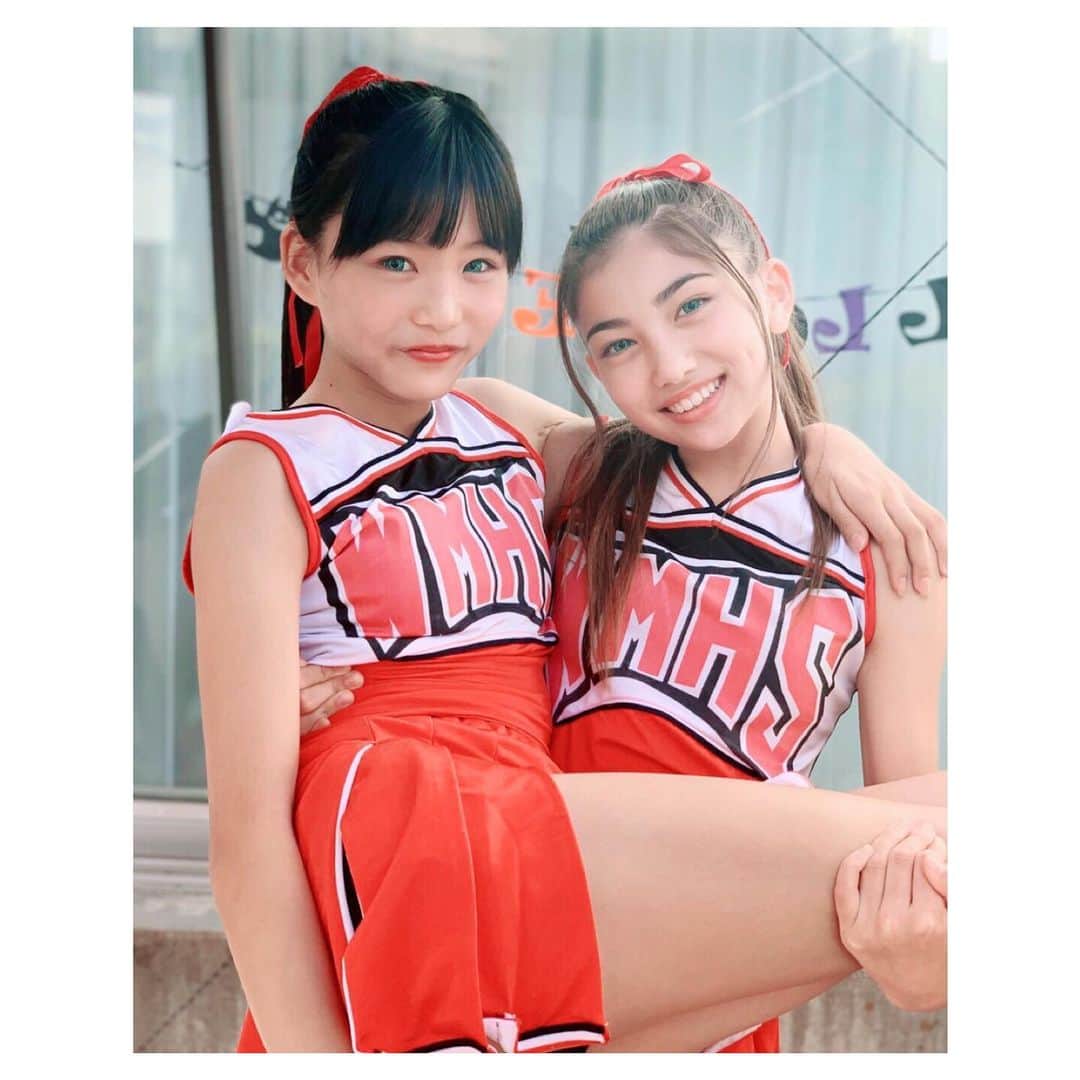 lilliakarina りりあさんのインスタグラム写真 - (りりあInstagram)「りりのあ♡チアガール！ のあをお姫様だっこ笑 ・ ・ ・ #初カラコン #水色  #チアガール #ハロウィン #ハロウィン仮装 #halloweenparty #glee #cheerleadercostume  #りりのあ」10月23日 17時11分 - lilliakarina