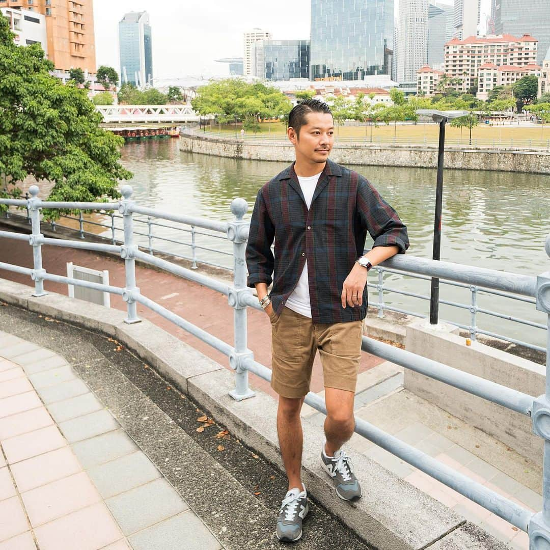 高田朋佳さんのインスタグラム写真 - (高田朋佳Instagram)「“During a walk...” Photography @mayukovermeulen ———————————————————————— #newcolonialstyle #jetset #allsummerlong #singapore #luxuryresort #colonyclothing #coloniallifestyle #singaporelife  #lifestyle #discoversingapore #newbalance1300」10月23日 17時20分 - tomoyoshi_takada