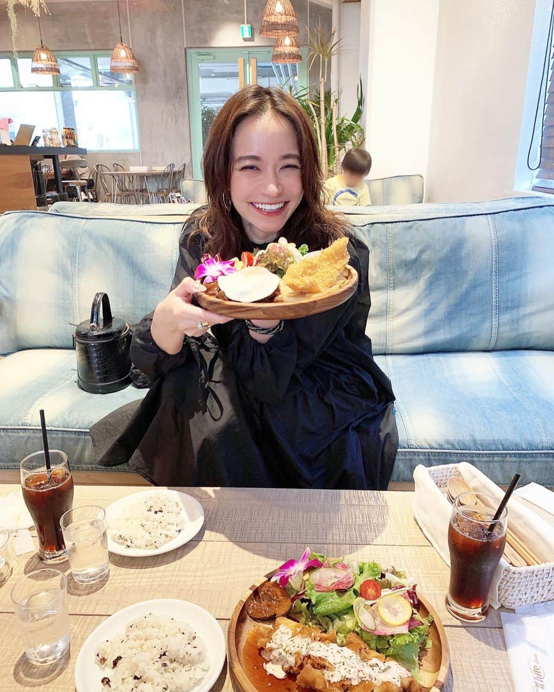 大森美知さんのインスタグラム写真 - (大森美知Instagram)「🌴🌴🌴🌴🌴🌺 lunch🍝🍔🍕🥗🧂 @to_the_sea_hawaii @tothesea_healthliving  店内 雰囲気よくて今日お天気よかったし 素敵な時間すごせたよ✨ ミチはオリジナルプレート食べた！ 友達はチキン南蛮🍴 ___________________________________ #lunch#学芸大学カフェ#Hawaiian #totheseahawaii#cafe#surf」10月23日 17時34分 - michi_oomori_official