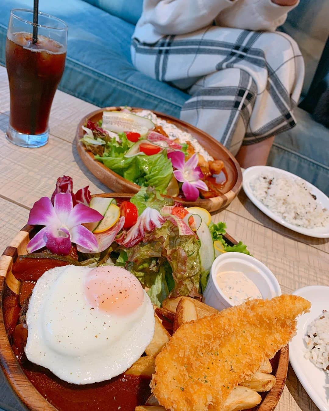 大森美知さんのインスタグラム写真 - (大森美知Instagram)「🌴🌴🌴🌴🌴🌺 lunch🍝🍔🍕🥗🧂 @to_the_sea_hawaii @tothesea_healthliving  店内 雰囲気よくて今日お天気よかったし 素敵な時間すごせたよ✨ ミチはオリジナルプレート食べた！ 友達はチキン南蛮🍴 ___________________________________ #lunch#学芸大学カフェ#Hawaiian #totheseahawaii#cafe#surf」10月23日 17時34分 - michi_oomori_official