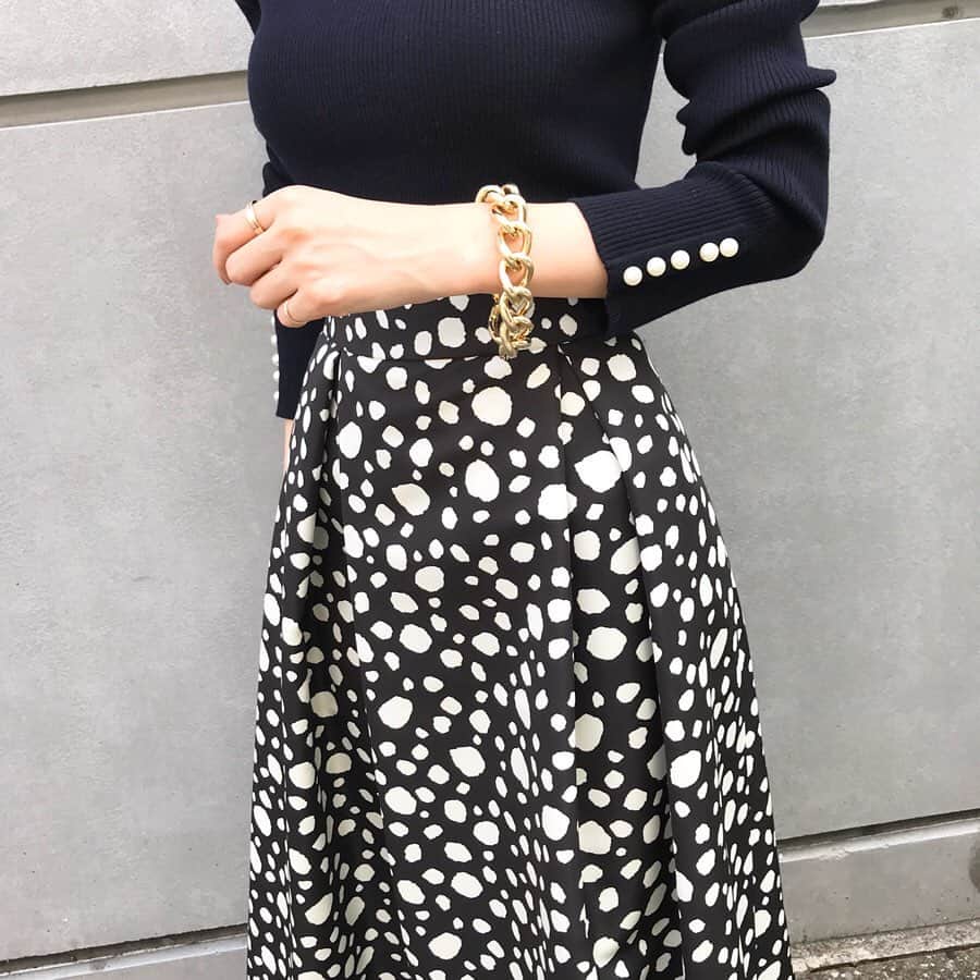 Loungedress officialさんのインスタグラム写真 - (Loungedress officialInstagram)「. この秋冬注目の柄⁑ ダルメシアン柄が印象的なフレアスカート。 . . タックが入っており スタイルがよく見えるシルエットです。 ぜひ、店頭でご覧くださいませ！ . . #loungedress#ラウンジドレス #ダルメシアン柄スカート #ダルメシアン#dalmatian #skirt#fashion」10月23日 17時38分 - loungedress