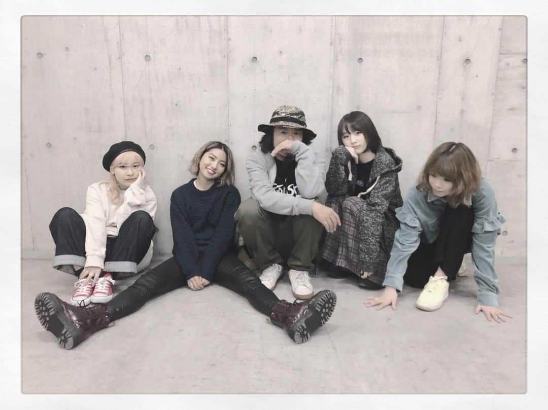南端まいなのインスタグラム：「昨日の写真をアー写風に」