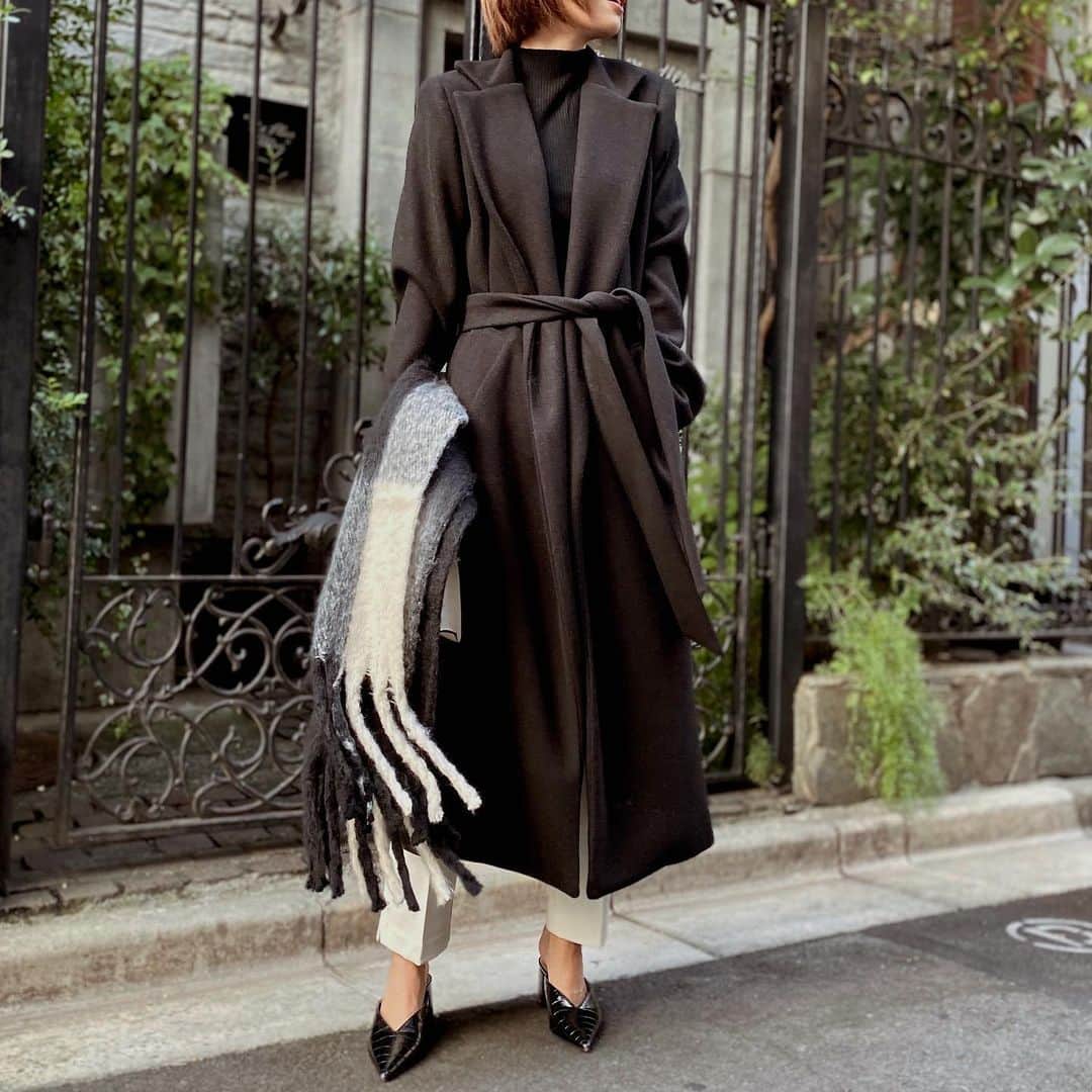 宮本沙恵さんのインスタグラム写真 - (宮本沙恵Instagram)「明日発売のwool coat🖤 毎年人気のガウンデザインです！！ #myshawty#dress#daydress」10月23日 17時59分 - saebi