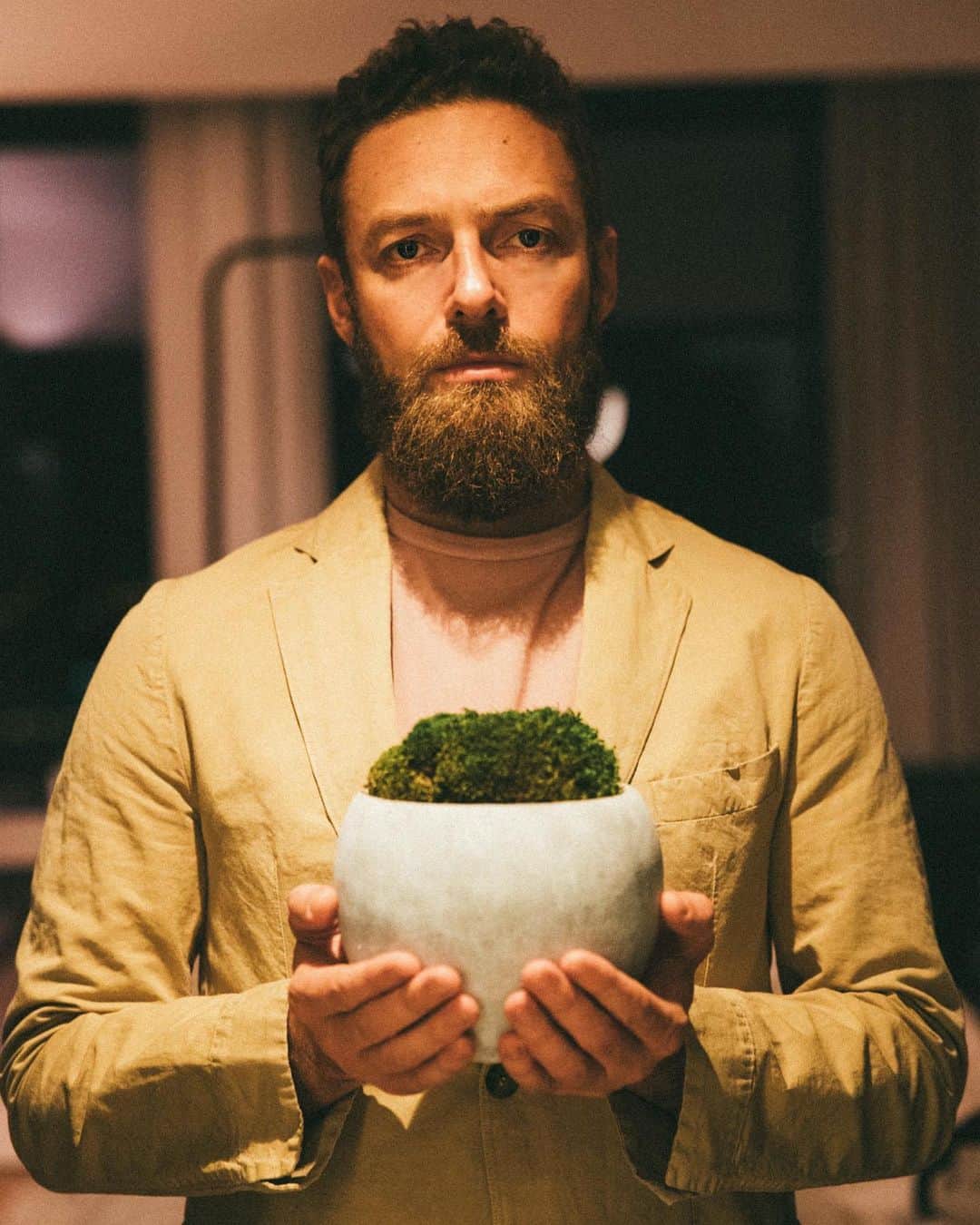ロス・マーカンドのインスタグラム：「plz join my (plant-based) cult k thx. • 🌳 • 🌳 • 🌳 • 📷 @kaitlynmikayla」