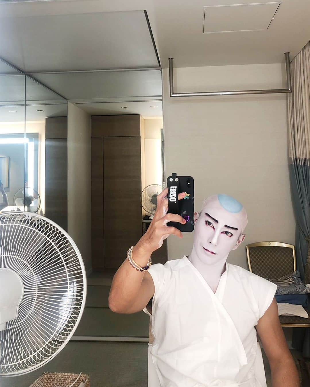 市川海老蔵 （11代目）さんのインスタグラム写真 - (市川海老蔵 （11代目）Instagram)「* It’s been a while to  wear white makeup.  Since August.  久しぶりに  白く塗りました。  八月ぶり、  #市川海老蔵 #海老蔵 #成田屋 #歌舞伎  #ABKAI #ABMORI #ebizoichikawa #ebizo #kabuki #thunderparty #classic」10月23日 18時38分 - ebizoichikawa.ebizoichikawa
