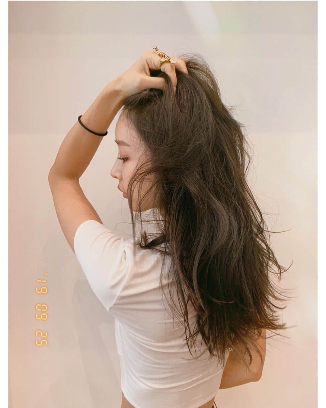 加治ひとみさんのインスタグラム写真 - (加治ひとみInstagram)「Hair color.🌈‼︎ グレットカラー 透明感があってお気に入りです。 いつもありがとう❤︎ @asanu_violet」10月23日 18時42分 - kaji_26