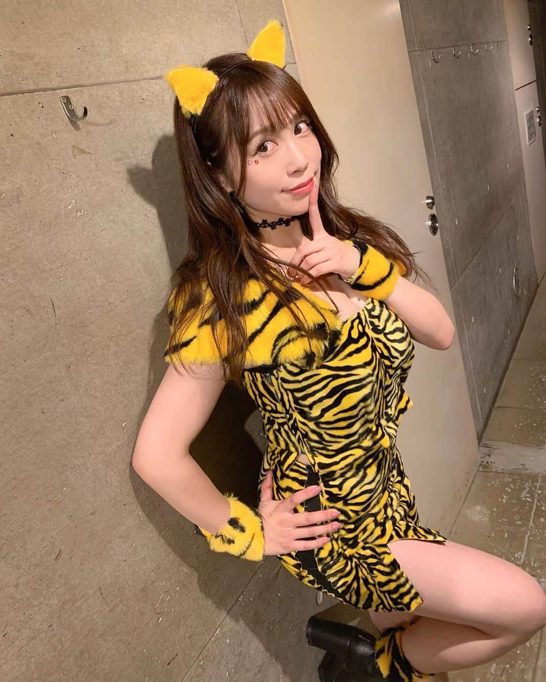 北条佳奈のインスタグラム：「手作りラムちゃん🐯💚⚡️ ほんと私天才🤤笑 #ハロウィン #ハロウィン仮装 #ハロウィンコスプレ #うる星やつら #ラムちゃん #ラムちゃんコスプレ #手作りコスチューム #halloween #halloweencostume #tagsforlikes #instagood #instalike #followｍe #🐯」