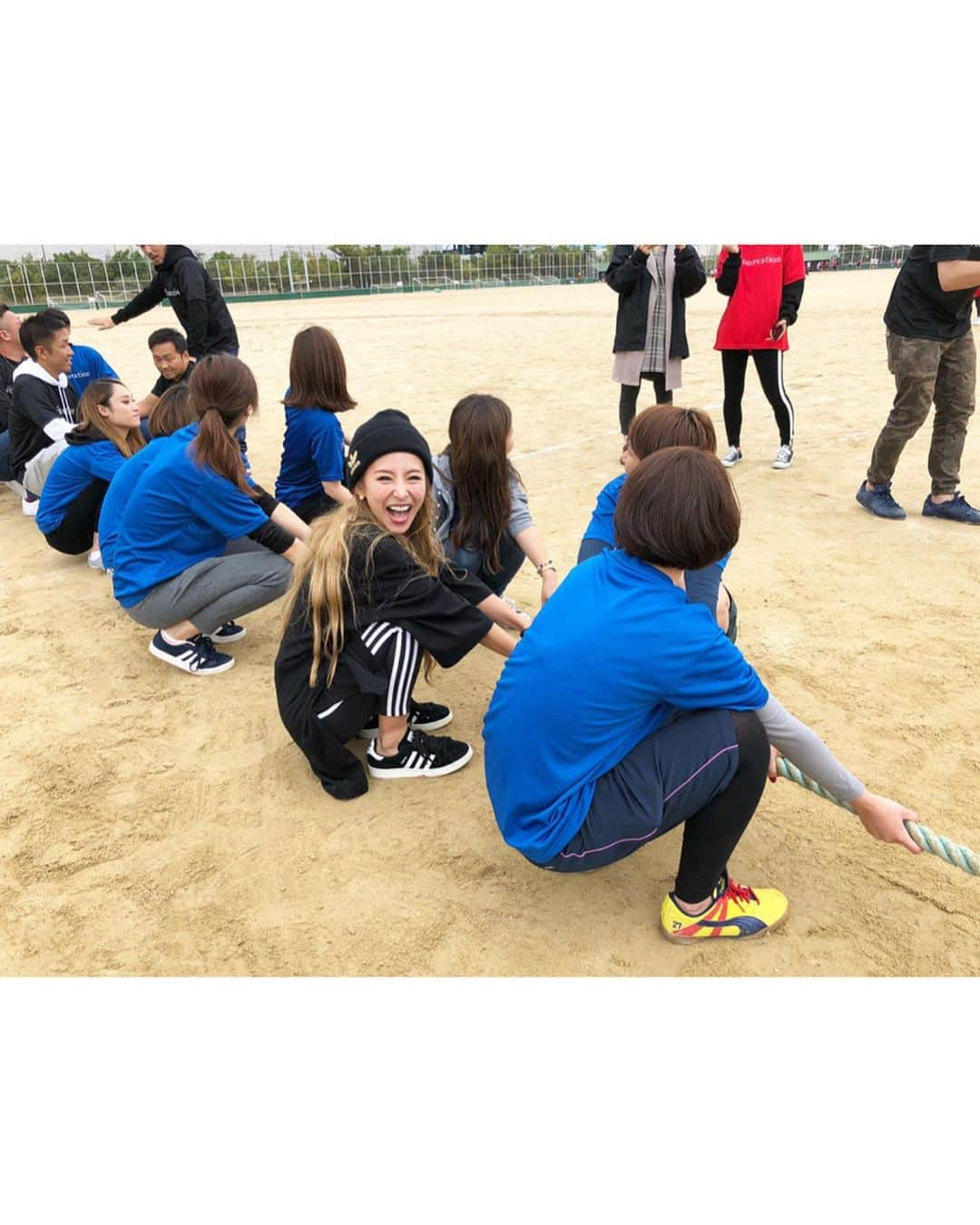 武田静加さんのインスタグラム写真 - (武田静加Instagram)「﻿ HAPPY...🏖❤️💛🧡💗﻿ (ここのプールが大好き)﻿ ﻿ ﻿ ﻿ ﻿ スポーツの日﻿ 2年連続　﻿ dinnovation presents建設運動会﻿ ゲストで呼んで頂いて﻿ 全力で楽しんできました😋💕﻿ ﻿ ﻿ お写真撮ってくださったり﻿ 声かけてくださったり﻿ 一緒に競技に混ぜていただいたり﻿ ありがとうございました😋✨﻿ 毎年超楽しくて﻿ 超HAPPY﻿ 少しだけYOGA.ストレッチ﻿  させて頂いてますので動画で是非😋✨﻿ ﻿ ーーーーーーーーーーーーーー﻿ LINE BLOG﻿ 2019年10月14日15日の記事に﻿ まとめてますので﻿ チェックしてみてください🙇‍♂️💛﻿ ﻿  ハイライト（SPORTS DAY）﻿ にたくさんアップしてるので﻿ 是非覗いてみてください🧡﻿ ーーーーーーーーーーーーーー﻿ ﻿ ﻿ #武田静加#モデル#ヨガインストラクター﻿ #hairmake#make#makeup#カラコン#ヘアメイク#メイクアップ#style#smile#happy#pool#プール#bikini#水着#石垣島#sports#運動会#スポーツの日#大阪」10月23日 18時50分 - takedashizuka0517