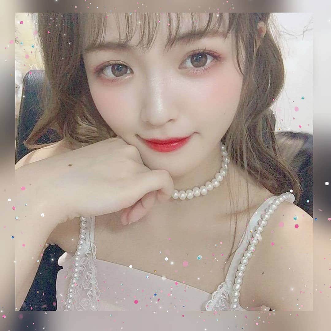 實近菜那（ななちゃら）のインスタグラム：「. . . 最近投稿する度に雰囲気違うって 言ってくれる子が多くて嬉しい笑 今日はお姫様メイクアップ〜なのら👸🏻👑*ﾟ . どうっどう？！？！ . . . #姫 #姫様 #お姫様 #メイク #姫メイク #ヘアアレンジ #ヘアメイク→ #あかね #キラキラ #パール #パールネックレス #ピンクメイク #可愛い #シースルーバング #シースルー #手書き加工 #自撮り #model #modellife #instafashion #instagood #instalike #instagramjapan #實近菜那 #さねちかなな #ななちゃら」