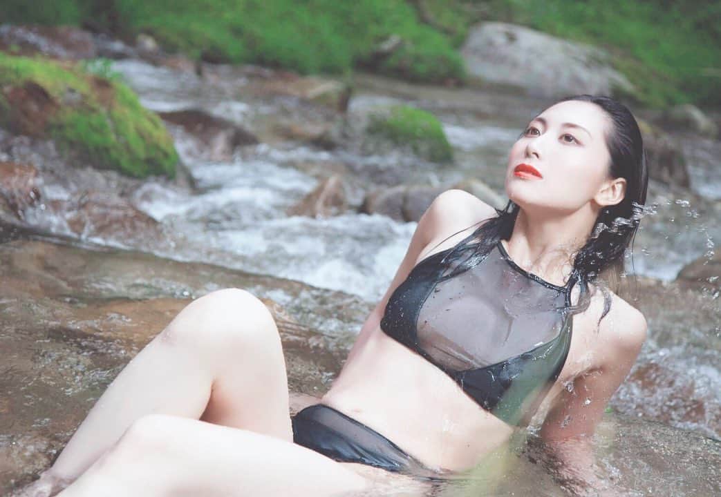 aya onoのインスタグラム：「『写真集』制作のため クラウドファンディング始めました✨  今回はセミヌード、水着も撮影します。 ミスコンに出て、心身ともに鍛え、仕上げてきたので是非皆さんに集大成をお届けしたいと思っております！ 特典には ◽︎撮影会 ◽︎ペアトレーニング ◽︎サイン、ツーショット撮影会 ◽︎未掲載カットポストカード 等ご用意いたしました  この写真集はクラウドファンディングのみでの販売になる予定ですので、是非皆様ご支援お願いします💓  https://camp-fire.jp/projects/view/203338  写真2枚目のQRコードからでもページに飛んでいただけます。  ご質問等ございましたら、DMにていただければご対応いたします。  #クラウドファンディング #クラウドファンディング挑戦中 #写真集 #セミヌード #水着 #撮影会 #ペアトレ #サイン会 #握手会 #ツーショット会 #ツーショット撮影会 #大野彩 #被写体 #被写体モデル #ミスジャパン」