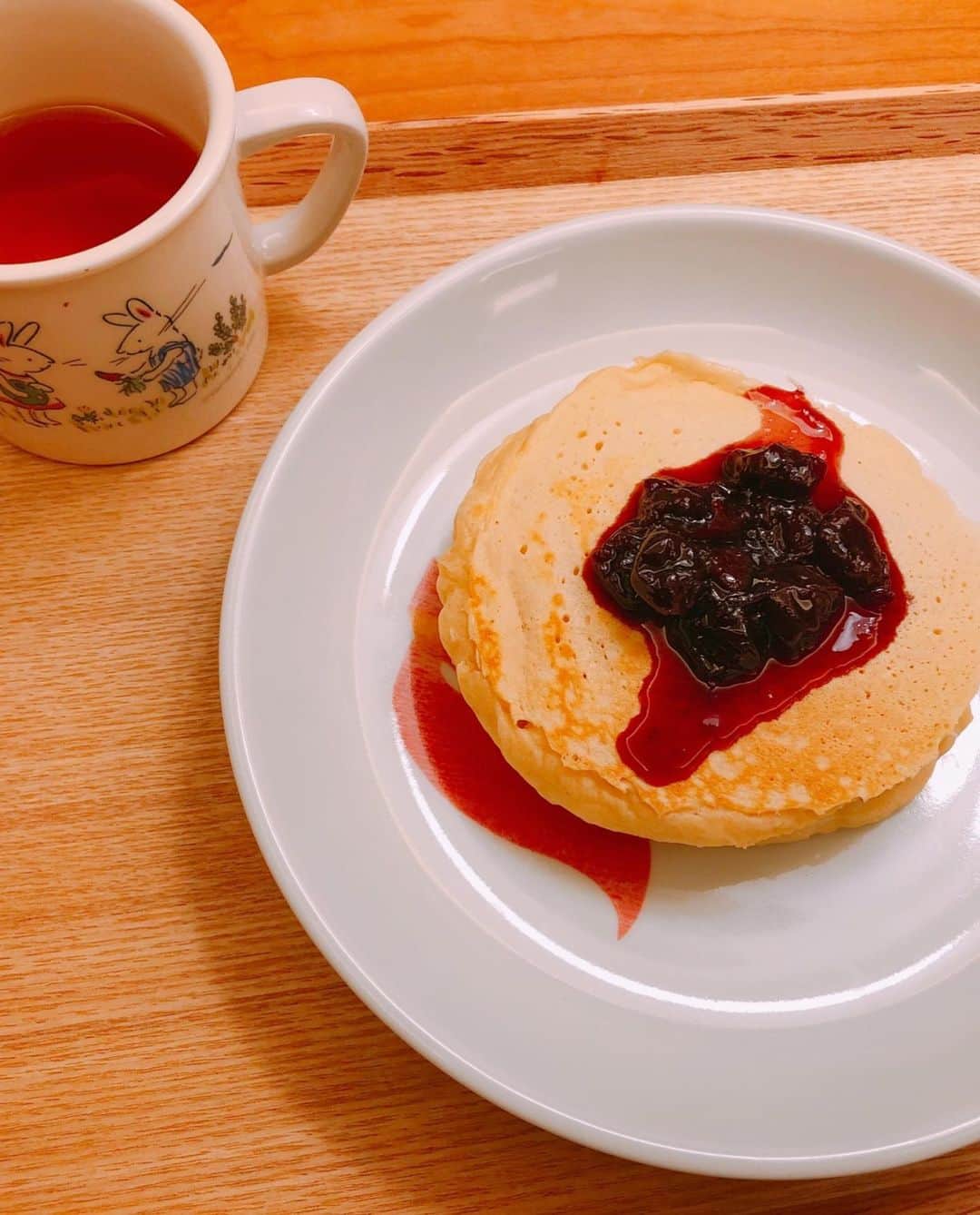 尾上菊之助さんのインスタグラム写真 - (尾上菊之助Instagram)「.﻿ 先日、子供たちのリクエストでホットケーキを作りました。﻿ ジャム、ハチミツ、フルーツコンポートなど、それぞれ好きなものをのせて出来上がり。」10月23日 19時09分 - onoekikunosuke