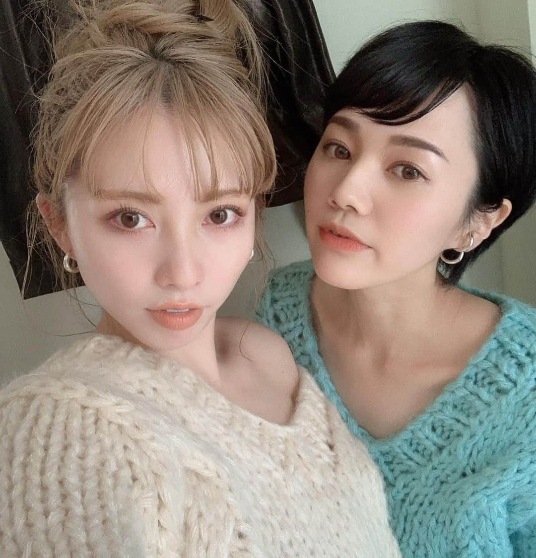 中野真理亜のインスタグラム：「. まいべすふれさやぴ😘 顔面完璧すぎて生まれてきてくれてありがとう。 またモデルしてねんんん . このニット3色あるんだけど 全部モテそう。 モテたい方に非常にオススメしたい。」