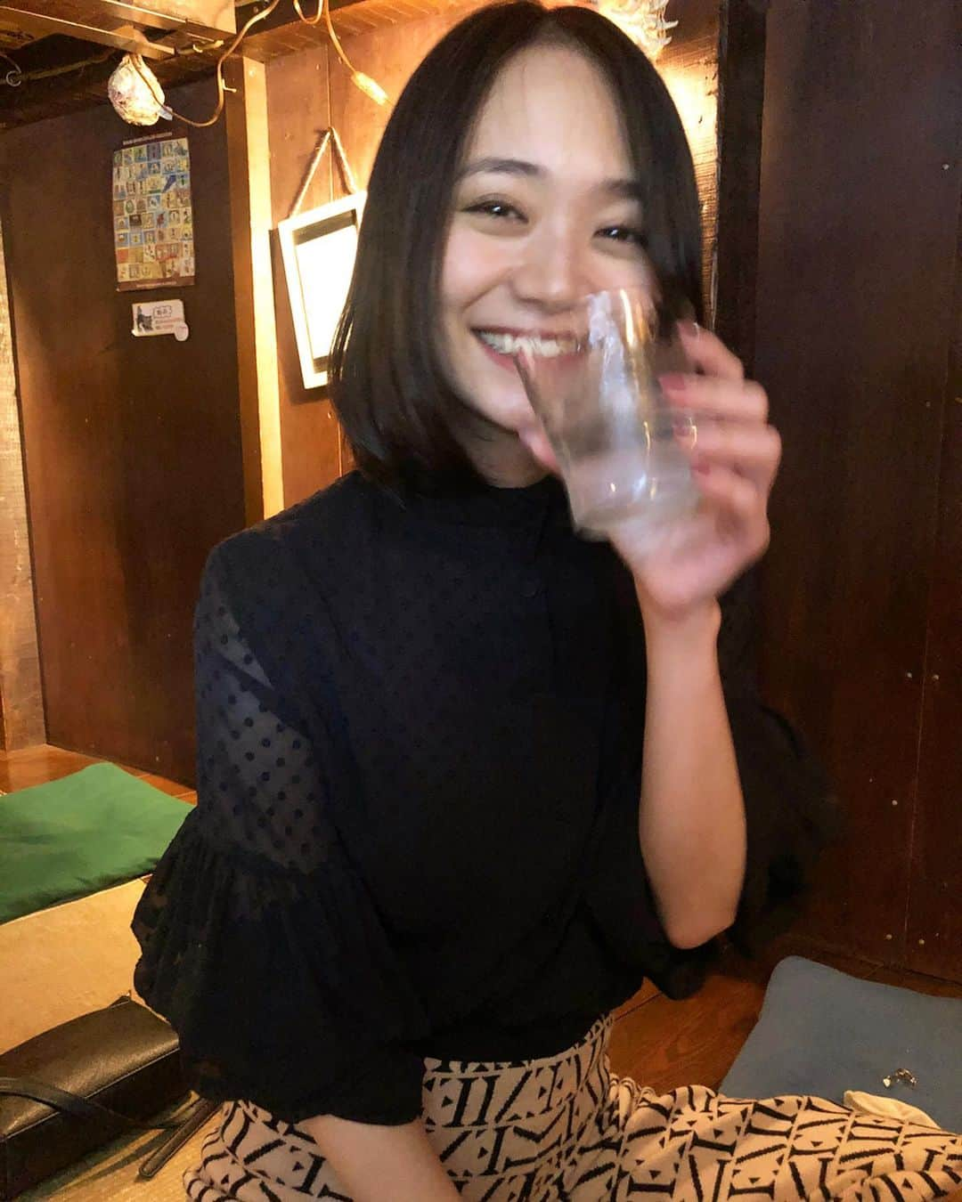 緑川静香さんのインスタグラム写真 - (緑川静香Instagram)「飲む。飲む。飲む。﻿ ﻿ 幸せ。 ﻿ ﻿ 🍶❤️ ﻿ ﻿ #しーたん日本酒録 #日本酒 #日本酒女子 #日本酒好き #日本酒で乾杯 #日本酒部 #sake #japanesesake #sakestagram﻿ #いつかの日 ﻿ #笑顔にするお酒🍶﻿ #らぶ🍶﻿ #幸せそう🍶﻿ #彼女とデートなうに使っていいよ のやつみたい﻿ #彼女と日本酒なうに使っていいよ にしとこう」10月23日 19時49分 - midorikawa_shizuka