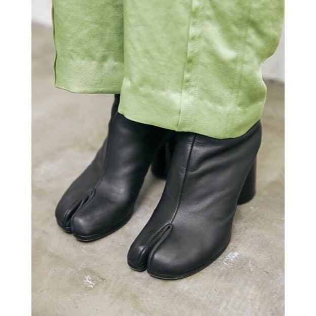 ハグマグ編集部さんのインスタグラム写真 - (ハグマグ編集部Instagram)「【HugMug #SNAP】 丸山小春さん＆琥子ちゃん・9歳 . グリーン＆パープルのくすみパステルに親子でジャケットをオン。トラッドなグレンチェックがハンサムルックに仕上げてくれる。 . ［mama］ Jacket：#vintage Tops：#roku Vest：#zara Pants：#roku Bag：#MM6 Boots：#maisonmargiera . ［kids］ Jacket：#vintage Tops：#uniqlo One-piece：#markeys Sneakers：#converse . . 詳しいコーディネートは、プロフィールから「mercidays by HugMug」をCHECK！ . #親子スナップ #hugmug#ハグマグ #親子雑誌 #ママ雑誌#mamacofashionsnap #ママファッション #ママコーデ #ママコーディネート #親子コーデ #おやこーで #リンクコーデ #親子リンクコーデ #大人カジュアル #kidsfashion #キッズコーデ #ジャケットコーデ」10月23日 19時42分 - hugmug_insta