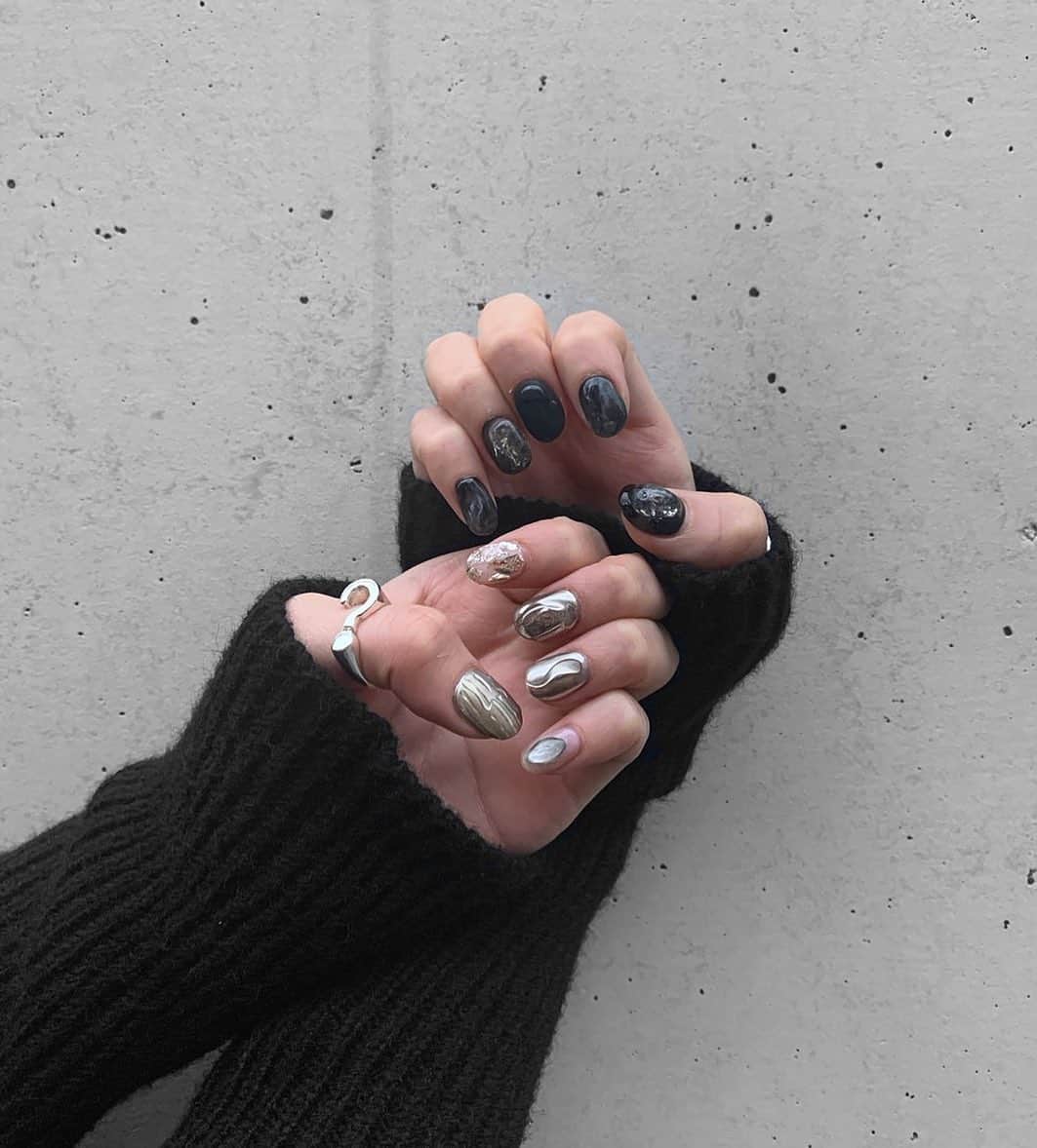 のインスタグラム：「new nails❤︎❤︎❤︎ かわいいい〜〜！ thank you @chipieee_tokyo 👼🏻 #newnails#77_nails」