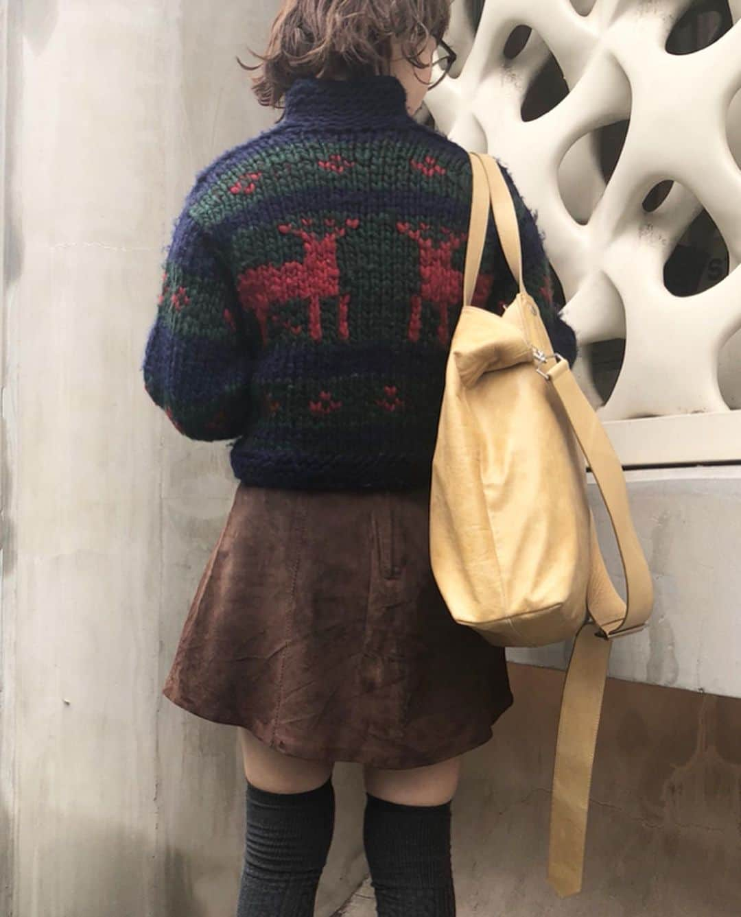 柴田紗希さんのインスタグラム写真 - (柴田紗希Instagram)「お気に入りな #しば服 #私服さん 冬〜♡ 古着のノルディックニットは 子供サイズのもの。 短い丈とカラーに一目惚れしたよ ニーハイも今だからこその❄︎ メガネはしばさきコラボな @zoff_eyewear  バッグは @minitmute_official  シューズは @converse  だよ。小物たちもお気に入りばかりなとある日でした、、、☺️」10月23日 20時36分 - shibasaaki