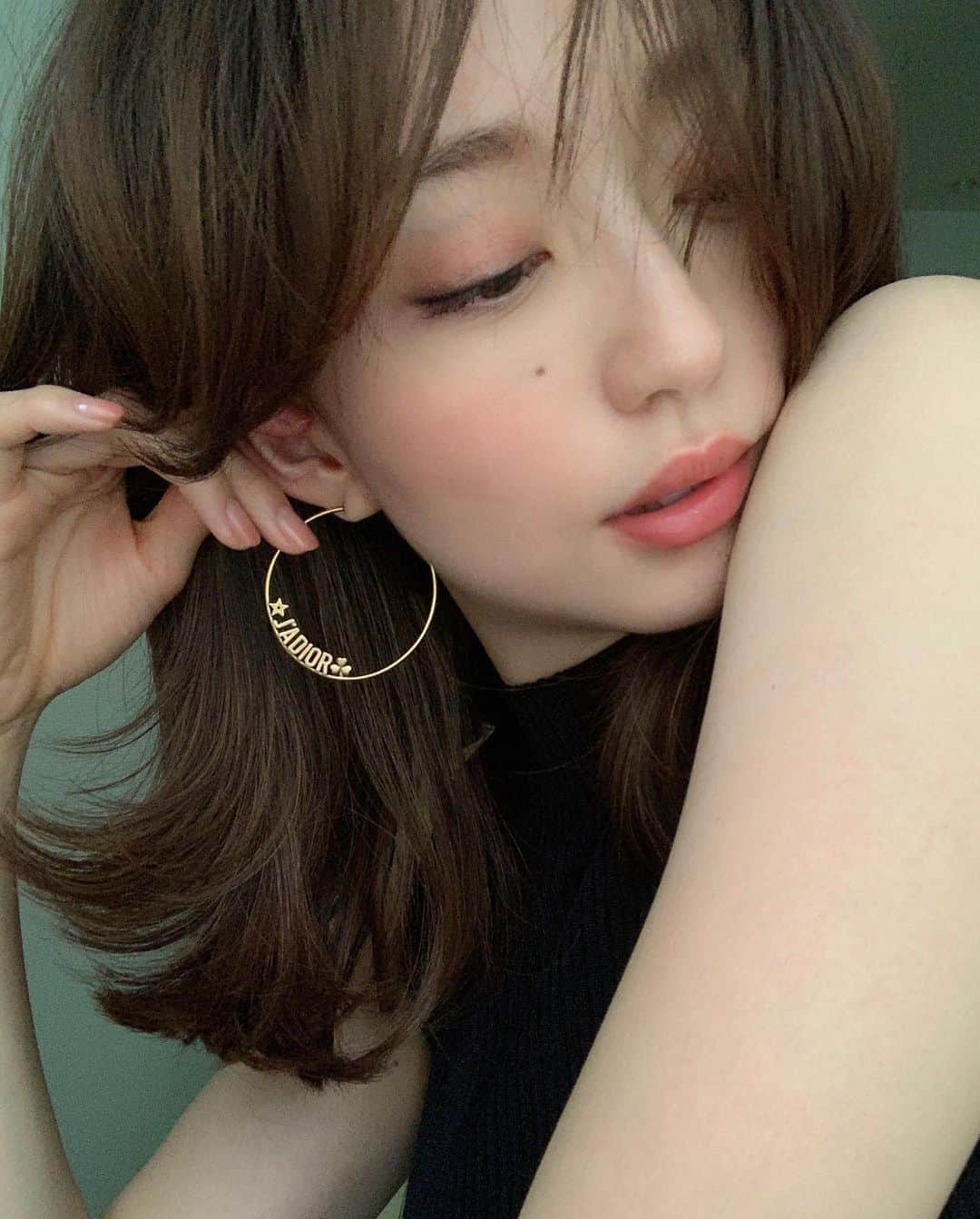 松島花さんのインスタグラム写真 - (松島花Instagram)「: @dior 💜 最近のお気に入りピアス😚 : #earrings #dior」10月23日 20時39分 - hana_matsushima_official
