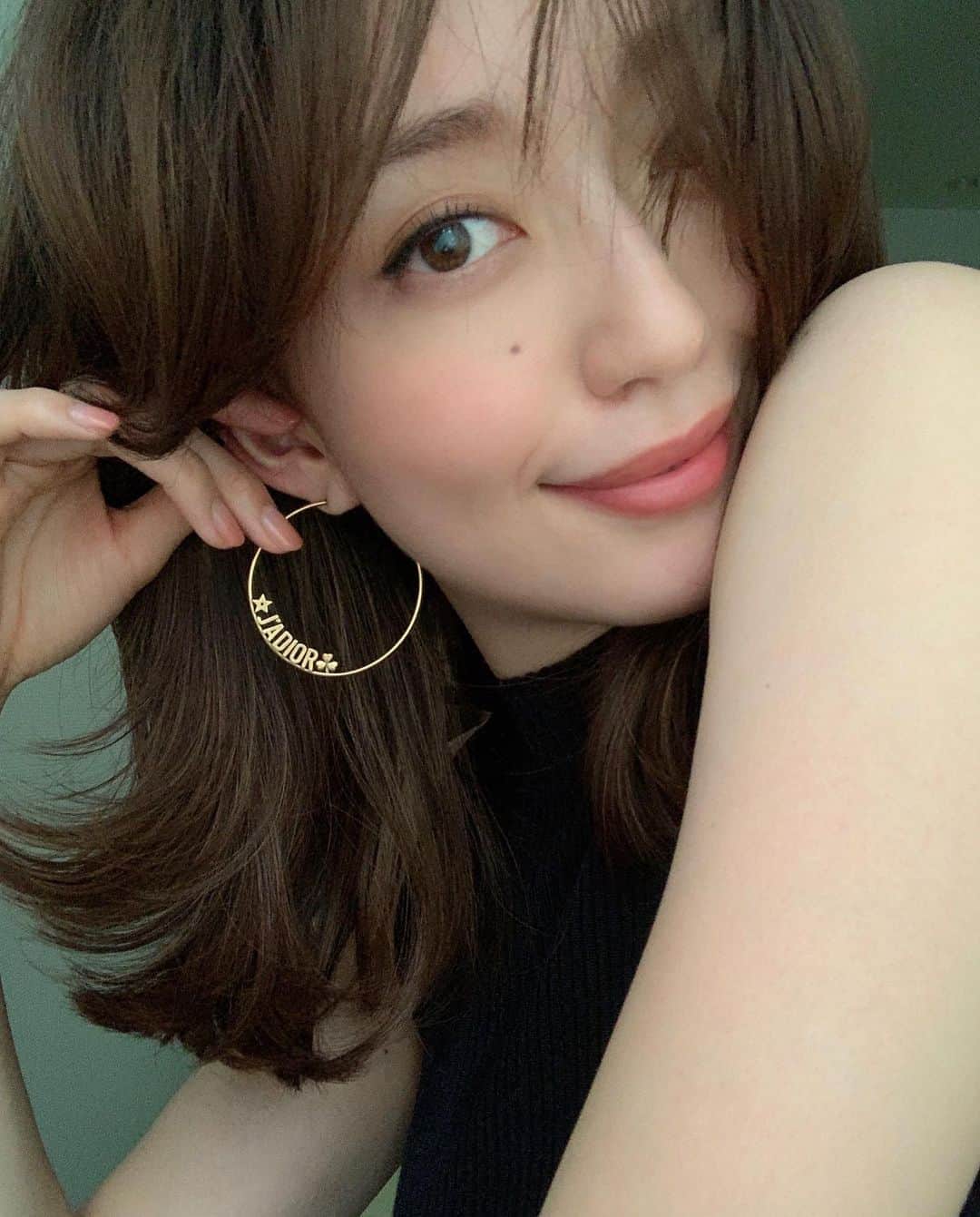 松島花さんのインスタグラム写真 - (松島花Instagram)「: @dior 💜 最近のお気に入りピアス😚 : #earrings #dior」10月23日 20時39分 - hana_matsushima_official