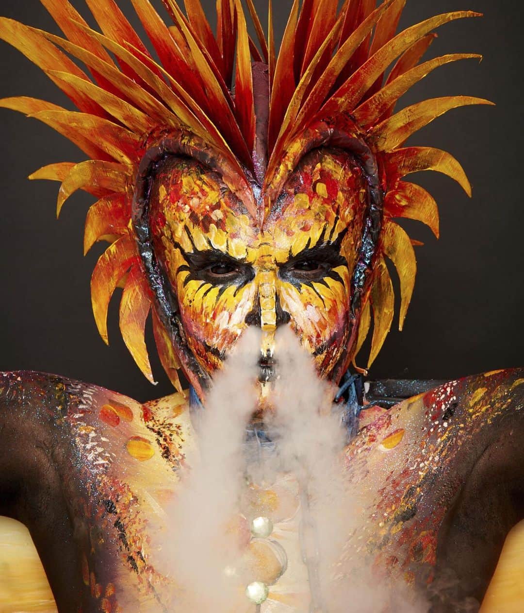 NYX Cosmeticsさんのインスタグラム写真 - (NYX CosmeticsInstagram)「#FACEAwardsRD Winner @gyromakeup has our minds blown with this iconic, fire breathing glam 🐉 He uses our Ultimate Shadow Palette + SFX Creme Colours + Matte Setting Spray to get the look 🔥 || #wonderlandafterdark #crueltyfreebeauty #nyxcosmetics #nyxprofessionalmakeup」10月24日 2時11分 - nyxcosmetics