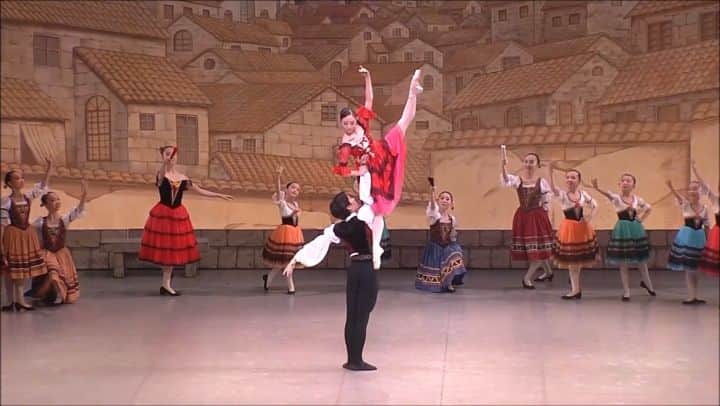 峯岸伽奈のインスタグラム：「. . .  Happy #worldballetday 💃  with  @takechi_08 and @international_ballet_academy  懐かしのワンハンド。  #kitri #donquixote  #バレエ #バレリーナ」