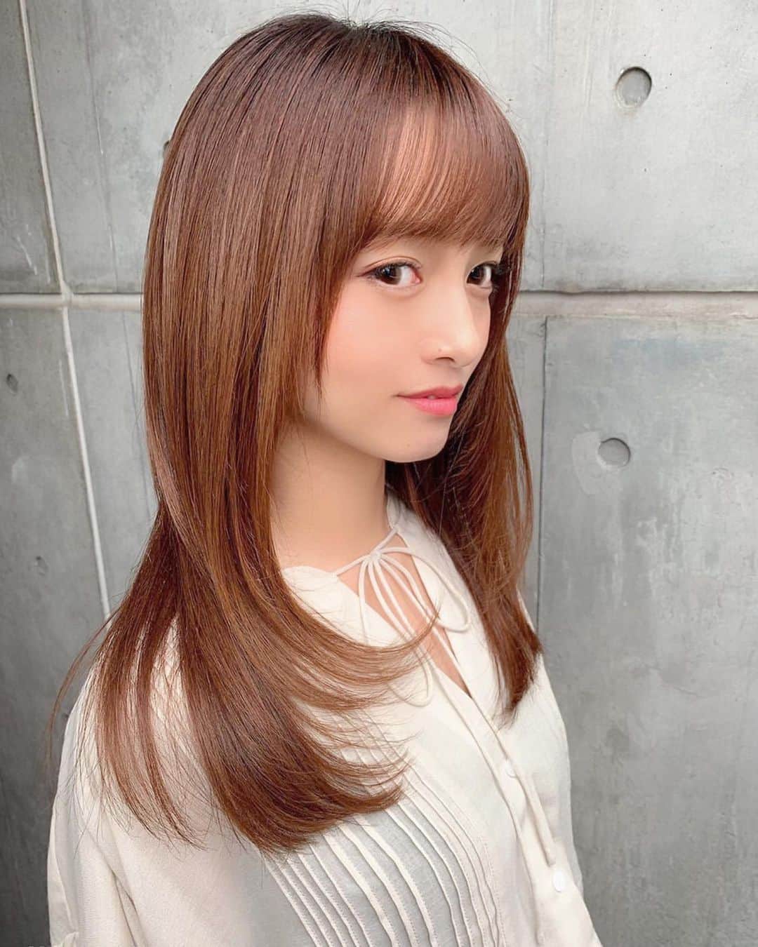三田寺円のインスタグラム：「髪サラサラ🥳💕 髪質改善してもらた🥰 手触り最高〜🤩💘💘 . 自分で切っちゃったガタガタの 前髪もきれいにしてもらた💗 川田さんいつもありがとう ございます🥺🥺🍥 また来月もいこっとー🍊 . @shingo_kawada @t_uchita  @urealmotto #髪質改善」