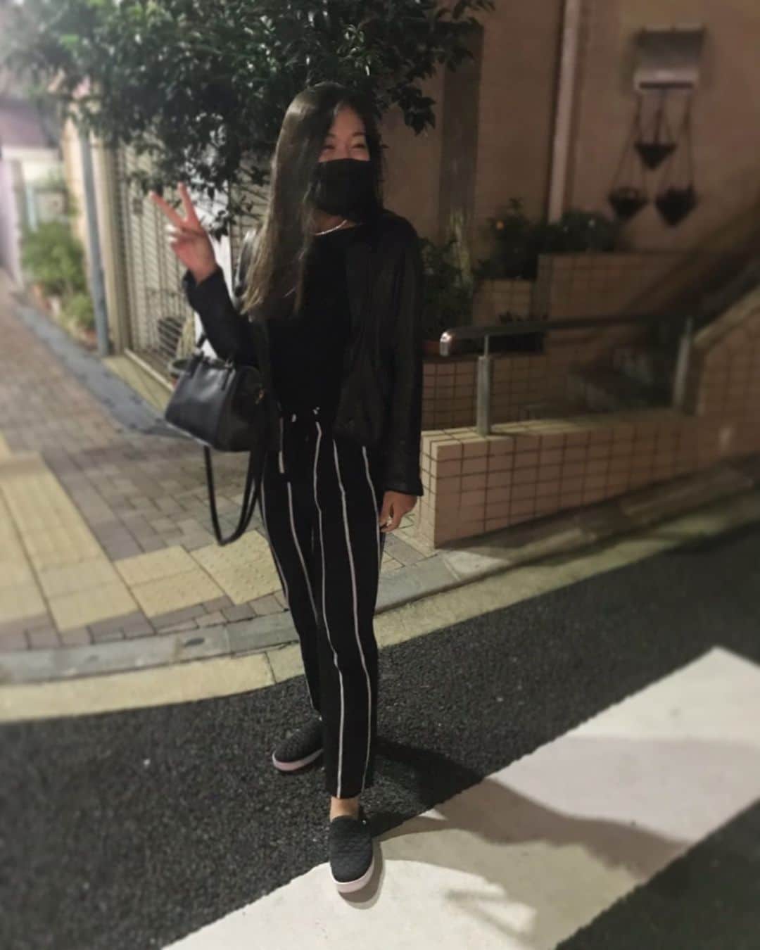 奥野彩加さんのインスタグラム写真 - (奥野彩加Instagram)「マスクで顔ほぼ見えないのにハッピーな感じ出てる😆✨🙈 転んでも立ち上がる。しっかり上を見続ける。 #みんなのお陰  #感謝  #夢に向かって 💫」10月23日 20時47分 - ayakaokuno