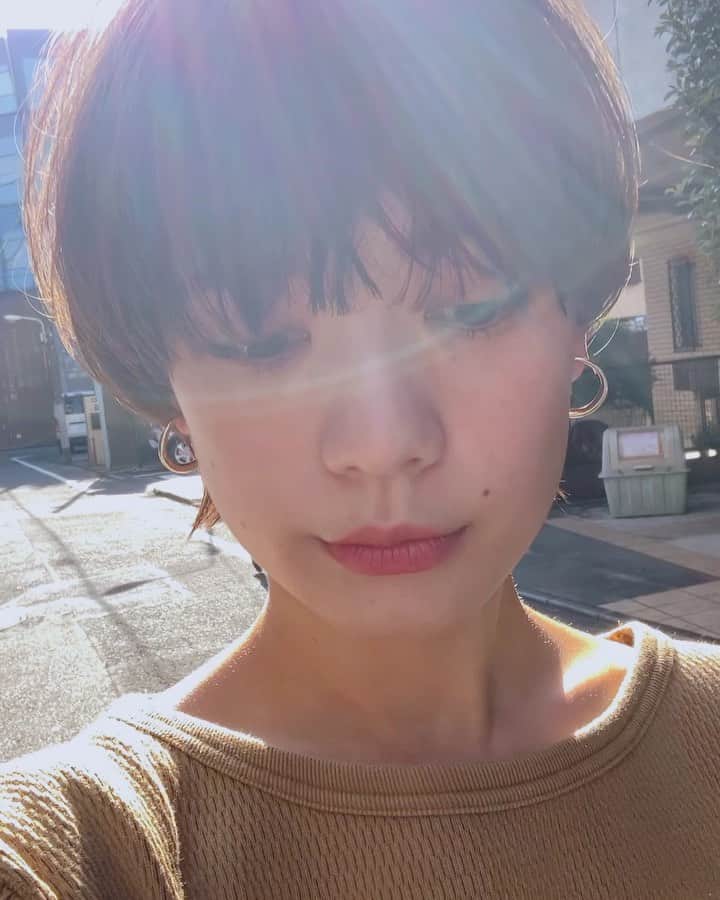 石川瑠利子のインスタグラム：「. . I changed my hairstyle🌟 実は伸ばしてた髪を切ってスタイルチェンジしました😋🌟 マッシュウルフにしてもらったよ🙆🏻‍♀️💕 頑張ってスタイリング勉強しよっと😍 @norimasasawa いつもありがとうございます🥳🥳🥳 . . #shorthair #hairstyle #マッシュウルフ #instabeauty」