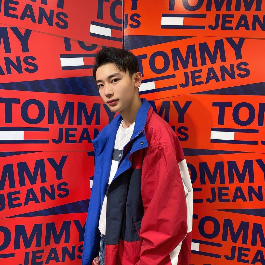 よしあきさんのインスタグラム写真 - (よしあきInstagram)「とっても可愛かった😍 10/25(金)からBUS LIVE FES キャンペーンはじまるよ🚌  #TommyJeans  #tommyjeanscatstreet #pr」10月23日 21時06分 - yooshiakiii