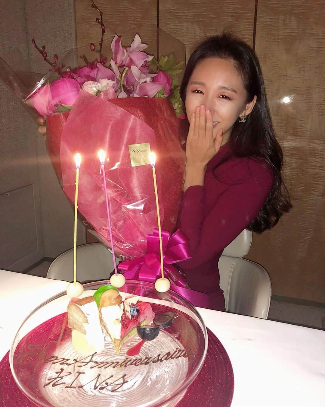 澤山璃奈さんのインスタグラム写真 - (澤山璃奈Instagram)「💐🎁🍴🎂❤️ #bday #誕生日」10月23日 21時16分 - rinasawayama