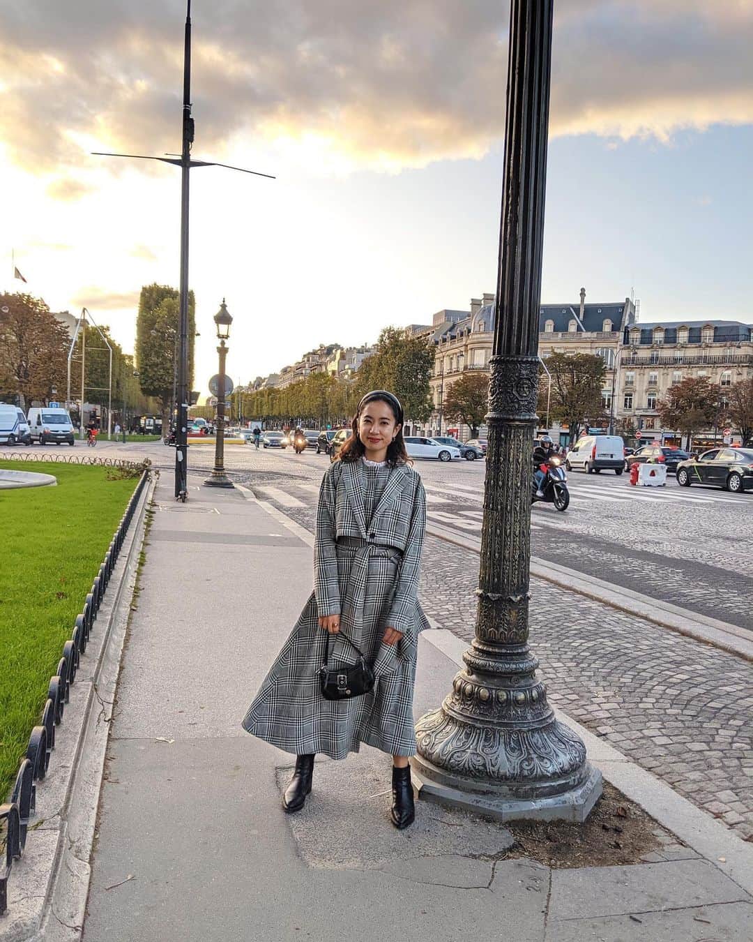 ベイカー恵利沙さんのインスタグラム写真 - (ベイカー恵利沙Instagram)「Outfit when I was in Paris ♡ @elin_official_jp  エリンの3ピース ジャケット、ベスト、スカートそれぞれ組み合わせて使えて、 3年前くらいから愛用してる🌹 bagとブーツはどちらもcoachで bagはvintage🔮 ベストの中には首元フリルのブラウスを #えりさふく」10月23日 21時20分 - bakerelisa