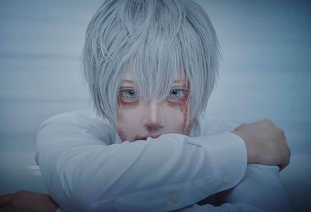 赤羽律のインスタグラム：「BIN- チルドレン ・ ・ P＊ @kyan0702 ・ ・ #cosplay #cosplayer #コスプレ #コスプレイヤー #bin #チルドレン #男装 #男装女子 #children #silverhair #少年 #boy」