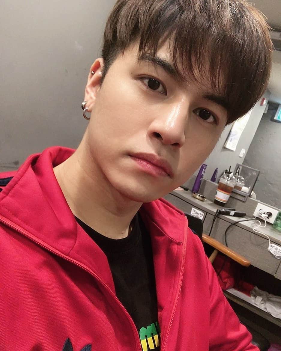 サンミンのインスタグラム：「Red.🤛」