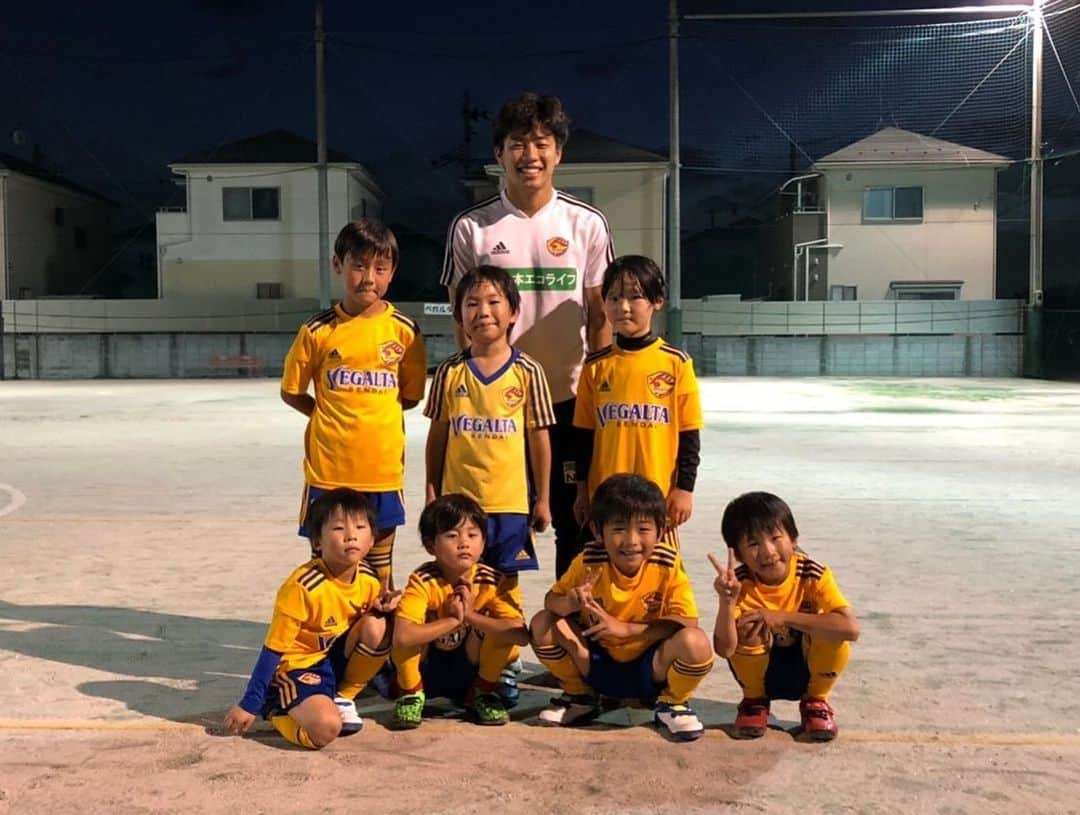 ベガルタ仙台さんのインスタグラム写真 - (ベガルタ仙台Instagram)「トップチーム選手がサッカースクール各校を訪問しました #ベガルタ仙台 #仙台 #サッカー #Jリーグ #2019シーズン #スローガン #ReVolution #吉尾海夏 #15番 #ベガルタ仙台サッカースクール #宮城野校」10月23日 21時35分 - vegaltasendai