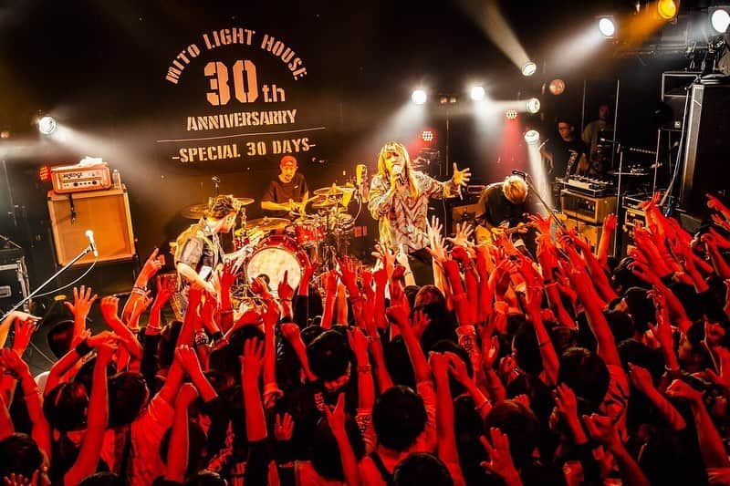 藤原広明さんのインスタグラム写真 - (藤原広明Instagram)「『mito LIGHT HOUSE 30th anniversary-SPECIAL 30days- ″ライトハウスでKYO-MEIするラクダ″』 水戸LIGHT HOUSHのあなたにびっくらぶっ！！🦍🦍🦍🦍 photo by @cazrowAoki」10月23日 21時29分 - hiroaki_drums_superbeaver