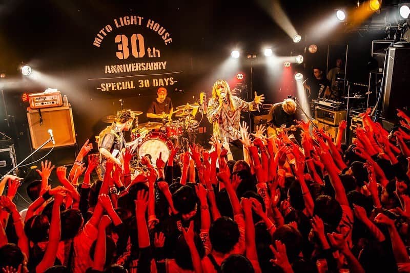 藤原広明のインスタグラム：「『mito LIGHT HOUSE 30th anniversary-SPECIAL 30days- ″ライトハウスでKYO-MEIするラクダ″』 水戸LIGHT HOUSHのあなたにびっくらぶっ！！🦍🦍🦍🦍 photo by @cazrowAoki」