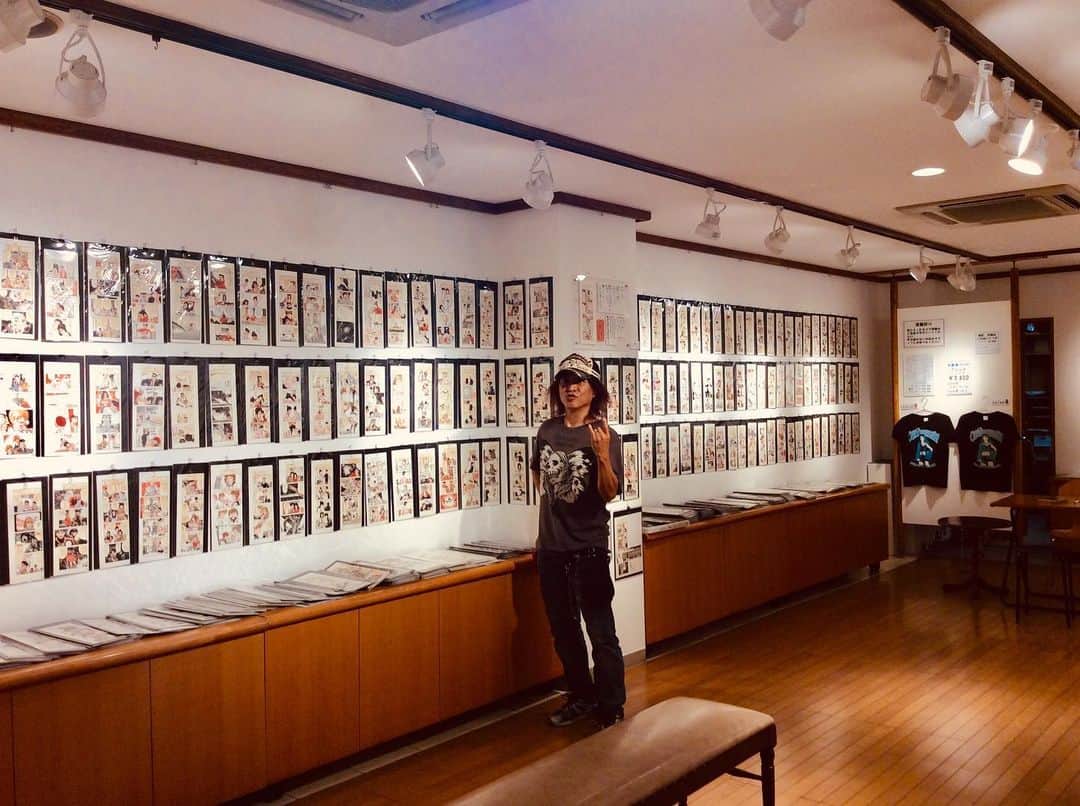 喜国雅彦＆国樹由香さんのインスタグラム写真 - (喜国雅彦＆国樹由香Instagram)「明日から喜国さんの個展「それはオカズだ」展が始まります。  先ほど無事に設営完了。皆さまのご来場を喜国＆国樹でお待ちしております（由）  #manga #mangaart #art #mangaartist #myhusband #works #exhibition #libestgallerysou #kichijoji #tokyo #japan #それはオカズだ展 #喜国雅彦 #個展 #吉祥寺リベストギャラリー創 #24日から30日まで #展示作品全部販売」10月23日 21時43分 - kunikikuni