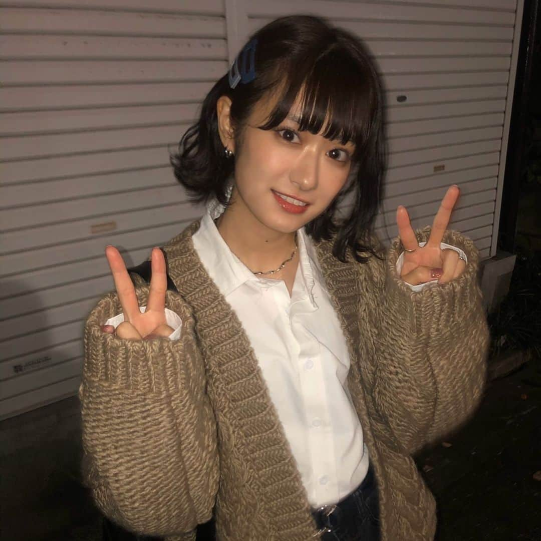 広瀬ちひろさんのインスタグラム写真 - (広瀬ちひろInstagram)「1日撮影でした〜 やっぱ夜は上着がないと寒いな〜 @titivatejp  #titivate #ティティベイト #titivatestyle #ケーブルデザインニットカーディガン」10月23日 21時43分 - chi_hirose