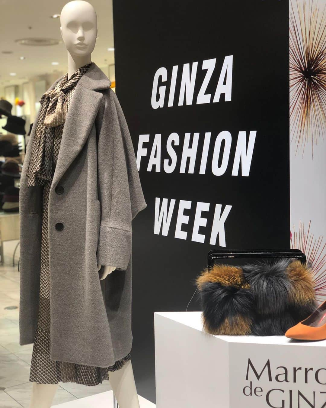 那須愛里さんのインスタグラム写真 - (那須愛里Instagram)「〝GFW〟﻿ 松屋銀座にいったら﻿ GINZA FASHION WEEKをしていたよ🧳🎩👠﻿ Maron de GINZAがテーマの松屋銀座では、﻿ おしゃれなマロンカラーのアイテムや英国アイテムがそろっていました🌰💂🏻‍♀️🇬🇧💂🏻‍♂️🌰﻿ .﻿ 1階エッセンスプラスでは﻿ マロンカラーのカチューシャを見つけたので﻿ つけてみたよ^ ^﻿ なかなかいいかも⁉︎♕﻿ .﻿ 3階リタズダイアリーでは﻿ トルソーが着ていた英国風なチェックアイテムのセットアップが素敵だったので試着してみました﻿ ﻿ どうかな？^ ^﻿ 刺繍のスカート合わせが﻿ おしゃれ上級者気分を体験できました♬﻿ .﻿ .﻿ .﻿ 【GFW開催期間】﻿ 10月16日(水)～19年10月29日(火)﻿ ﻿ 秋のこっくりとしたカラーやチェック柄のファッション好きだなぁー♡﻿ みんなも、銀座に行ったらマロンカラーアイテムや英国ファッションを楽しんでみてね﻿ .﻿ .﻿ #GINZAFASHIONWEEK﻿ #松屋銀座﻿ #銀座﻿ #マロンドギンザ﻿ #ginza﻿ #matsuyaginza﻿ #PR﻿」10月23日 21時43分 - aaairixoxo