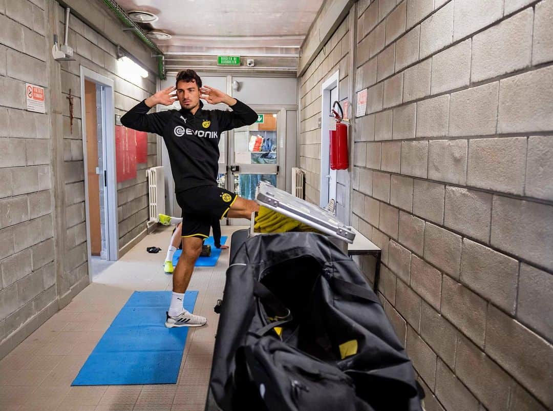 ボルシア・ドルトムントさんのインスタグラム写真 - (ボルシア・ドルトムントInstagram)「The calm before the storm ...🌪💫 #InterBVB」10月23日 22時01分 - bvb09