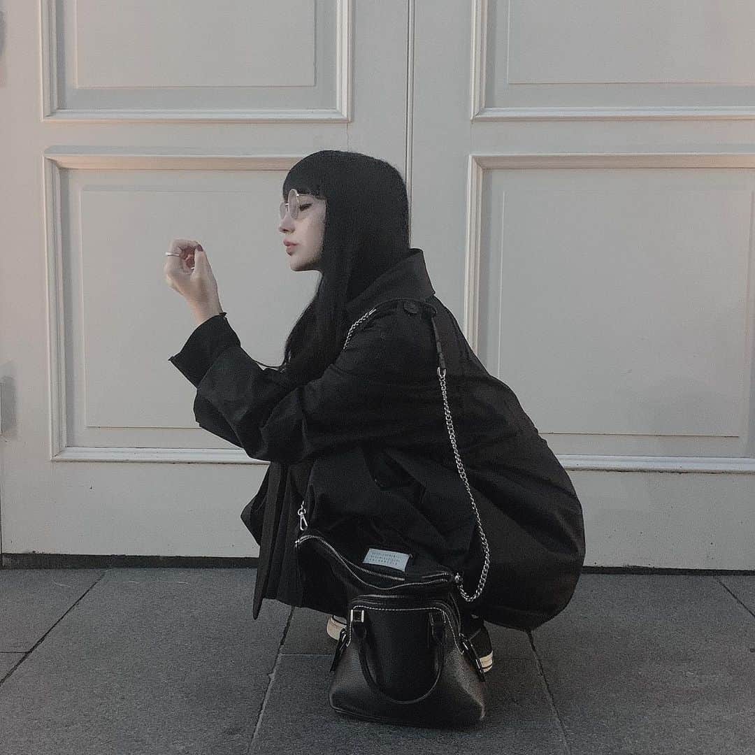 のインスタグラム：「my new gear...﻿ ﻿ 前から色の薄いサングラス探してて﻿ 偶然入ったJINSで見つけて﻿ 展示会のご褒美だ〜と言って買ったけど﻿ ほんと可愛い、、ラスイチ！ #JINS」