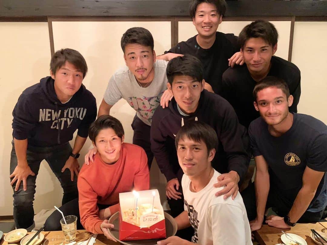 姫野宥弥のインスタグラム：「同期に誕生日祝ってもらいました☺️ みんなありがとう🤞 なな、まさやおめでとう🎉 #同期#誕生日会#23歳#最高に面白い#ドキュメンタル#ありがとう」