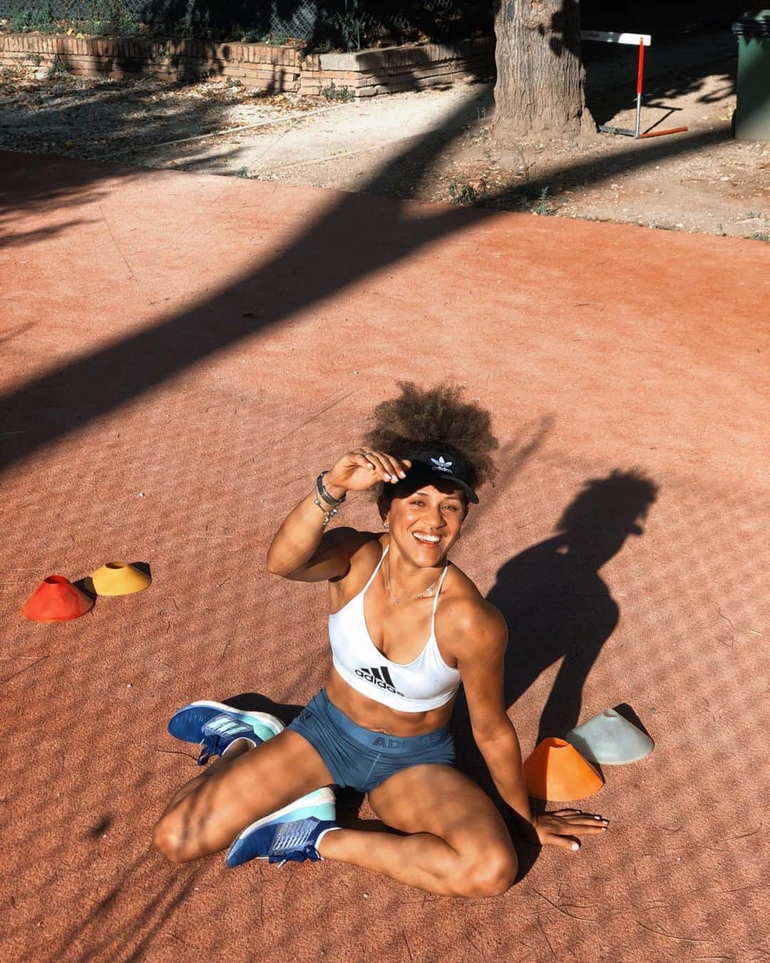 Johanelis HERRERA ABREUさんのインスタグラム写真 - (Johanelis HERRERA ABREUInstagram)「Waiting for the weekend like... 😎☀️ Io non vedo l’ora che arrivi il weekend! E voi?! • #athletics #fitness #gym #girl #sport #love #sunny #roma #sun #hot  #dominican #klk #wednesday #lookingforweekend #joy #cappuccino #instagood #igers #travel #fun」10月23日 22時19分 - johanelisherrera