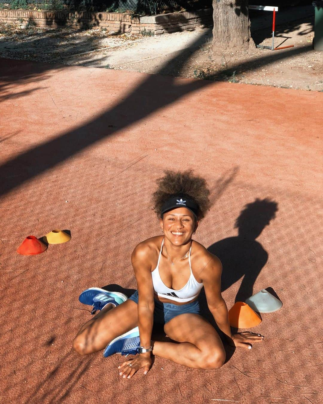 Johanelis HERRERA ABREUさんのインスタグラム写真 - (Johanelis HERRERA ABREUInstagram)「Waiting for the weekend like... 😎☀️ Io non vedo l’ora che arrivi il weekend! E voi?! • #athletics #fitness #gym #girl #sport #love #sunny #roma #sun #hot  #dominican #klk #wednesday #lookingforweekend #joy #cappuccino #instagood #igers #travel #fun」10月23日 22時19分 - johanelisherrera