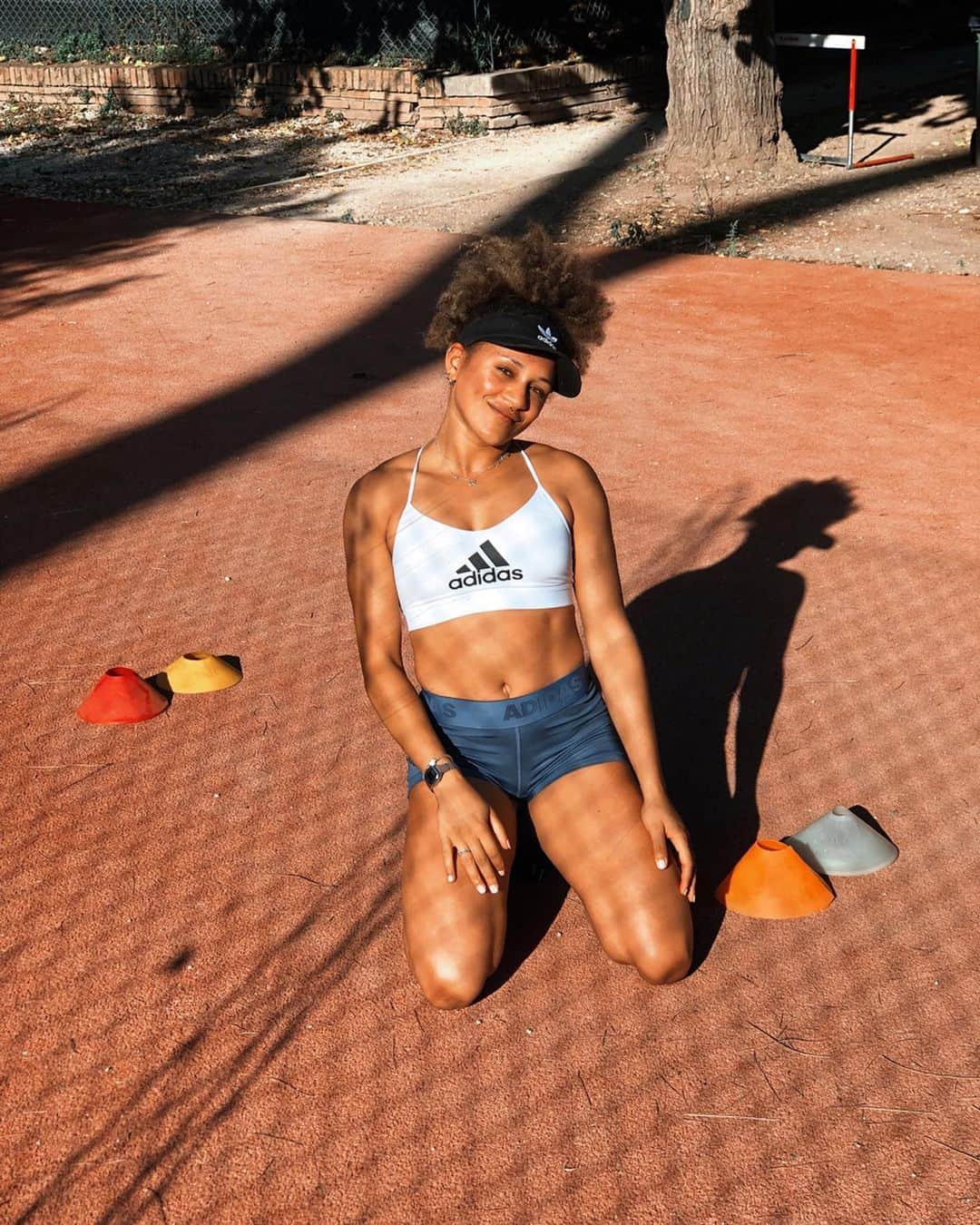 Johanelis HERRERA ABREUさんのインスタグラム写真 - (Johanelis HERRERA ABREUInstagram)「Waiting for the weekend like... 😎☀️ Io non vedo l’ora che arrivi il weekend! E voi?! • #athletics #fitness #gym #girl #sport #love #sunny #roma #sun #hot  #dominican #klk #wednesday #lookingforweekend #joy #cappuccino #instagood #igers #travel #fun」10月23日 22時19分 - johanelisherrera