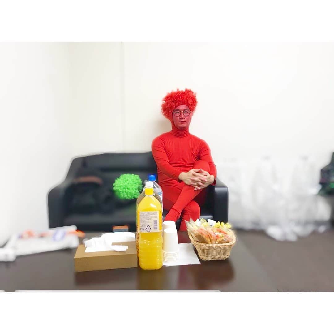 加藤一華さんのインスタグラム写真 - (加藤一華Instagram)「. 昨日は、ららぽーとTOKYO-BAYにて 音で進化するおもちゃ"リズモ"のイベントでした🌟 来てくれたみんなありがとう！！！ . よっち…じゃなくて… ボンボンTVから登場したリズモ 「かにりん」が来てくれたり🦀 超頼もしいスーパー小学生、ひまちゃんも来てくれて💓 ここでしか見れないスペシャルイベントだったんじゃないかな！？✨ . 音に反応するリズモ可愛かったなぁ🥺♬ 連れて帰ったみんな、かわいがってあげてね😌💓 たくさん歌って踊って楽しかったー！ みんなに会えてハッピーな祝日でした😎 . かにりんは、楽屋でも異質なオーラを放っていました。笑笑 . #ボンボンTV #リズモ #タカラトミー #takaratomy #イベント #トイザらス #event #ひまひまチャンネル」10月23日 22時25分 - ichika_kato