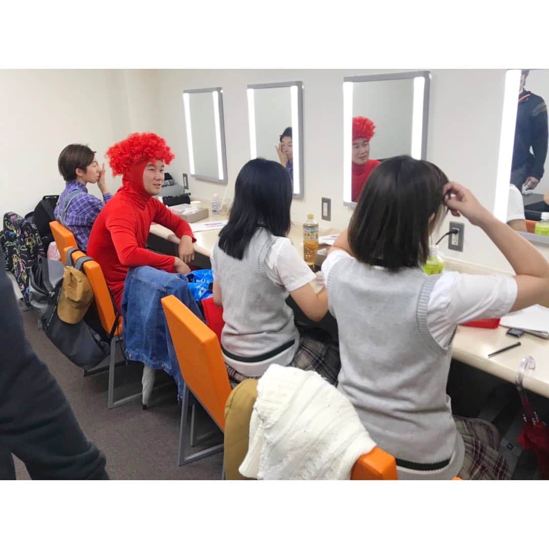 加藤一華さんのインスタグラム写真 - (加藤一華Instagram)「. 昨日は、ららぽーとTOKYO-BAYにて 音で進化するおもちゃ"リズモ"のイベントでした🌟 来てくれたみんなありがとう！！！ . よっち…じゃなくて… ボンボンTVから登場したリズモ 「かにりん」が来てくれたり🦀 超頼もしいスーパー小学生、ひまちゃんも来てくれて💓 ここでしか見れないスペシャルイベントだったんじゃないかな！？✨ . 音に反応するリズモ可愛かったなぁ🥺♬ 連れて帰ったみんな、かわいがってあげてね😌💓 たくさん歌って踊って楽しかったー！ みんなに会えてハッピーな祝日でした😎 . かにりんは、楽屋でも異質なオーラを放っていました。笑笑 . #ボンボンTV #リズモ #タカラトミー #takaratomy #イベント #トイザらス #event #ひまひまチャンネル」10月23日 22時25分 - ichika_kato