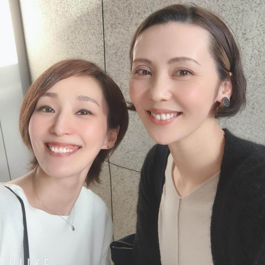 緒月遠麻さんのインスタグラム写真 - (緒月遠麻Instagram)「☺︎ 宝塚我が心の故郷。  みんなの元気が わたしの幸せ。  #宝塚  あっきー 卒業おめでとう㊗️✨ #澄輝さやと」10月23日 22時34分 - toma_ozuki